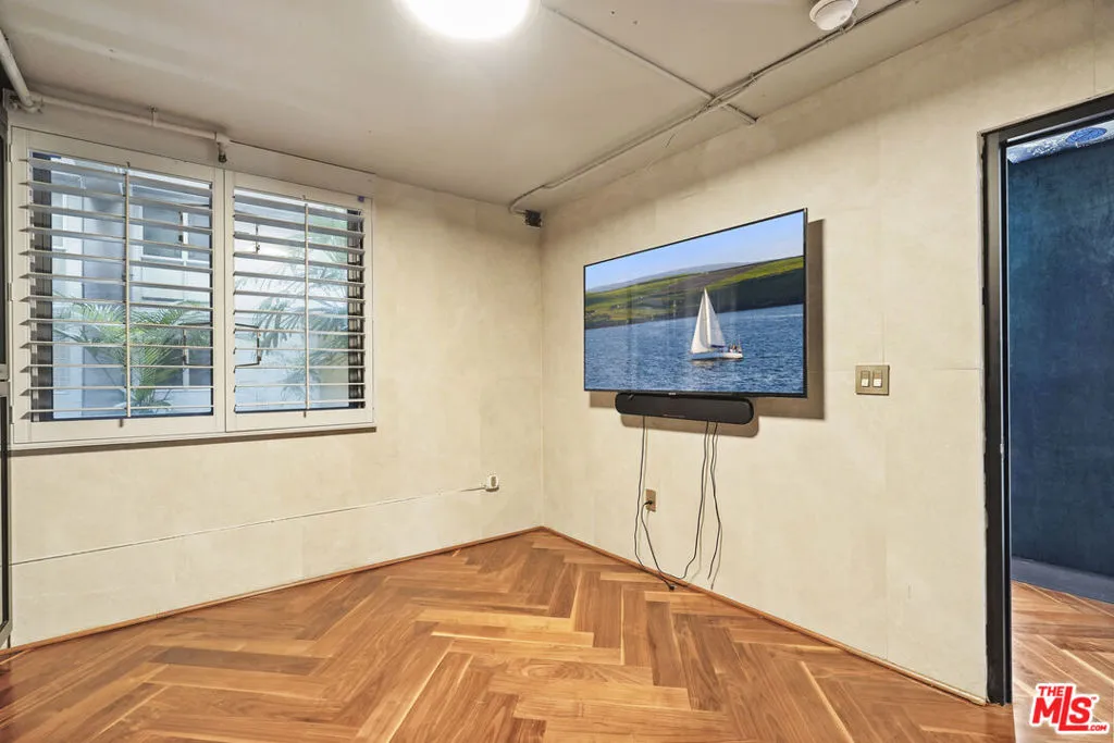 1130 S Flower Street 121, Los Angeles, California 90015 home-pic-5