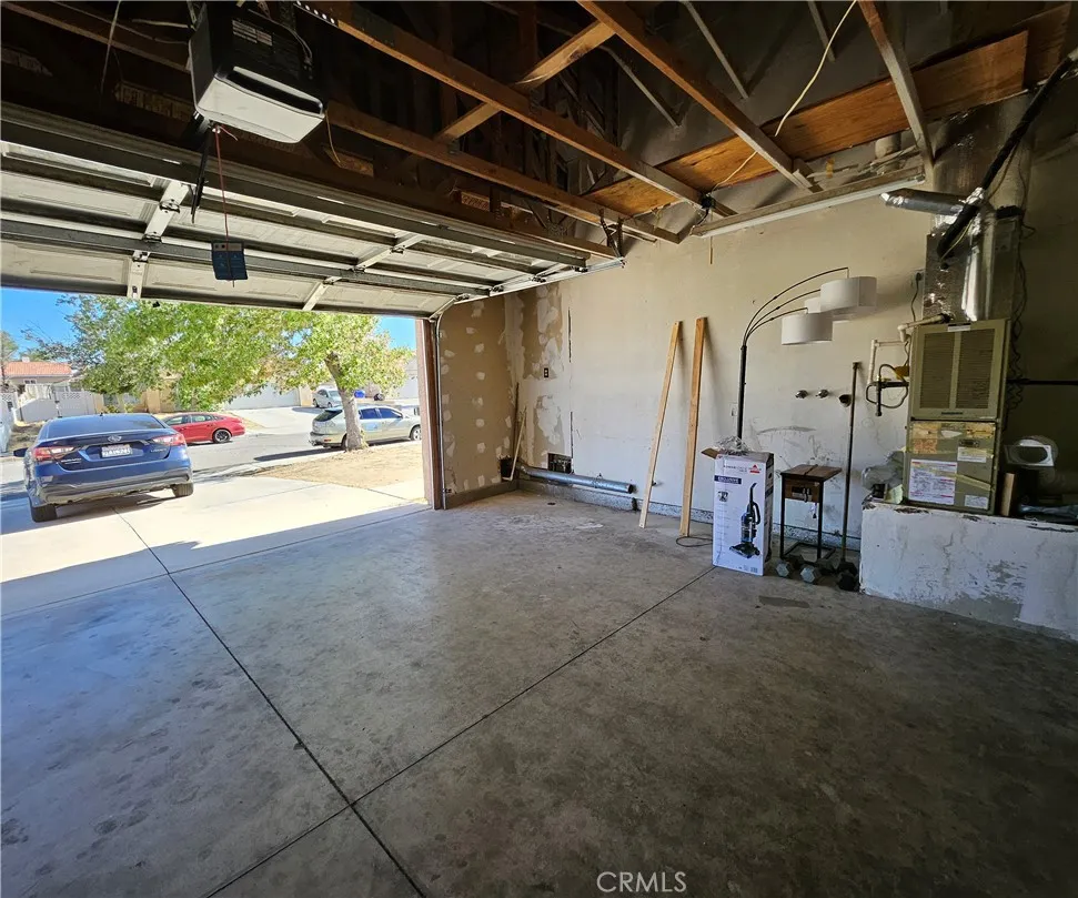 10966 Willow Lane, Adelanto, California 92301 home-pic-5