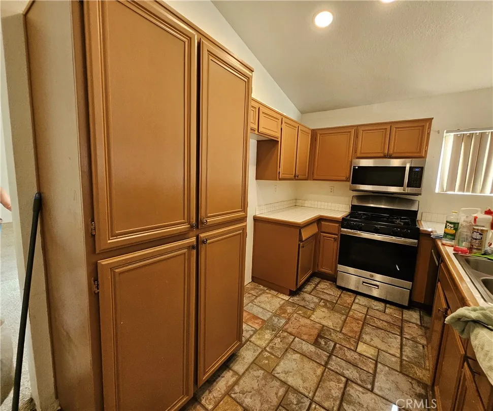 10966 Willow Lane, Adelanto, California 92301 home-pic-12