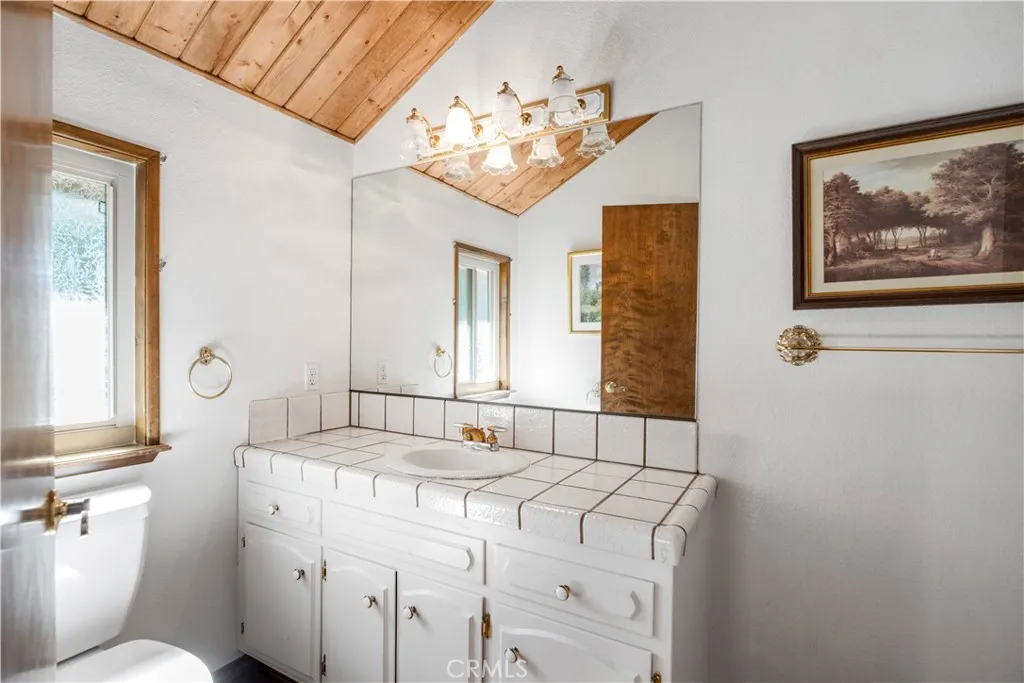 28992 Banff Dr, Lake Arrowhead, California 92352 home-pic-17