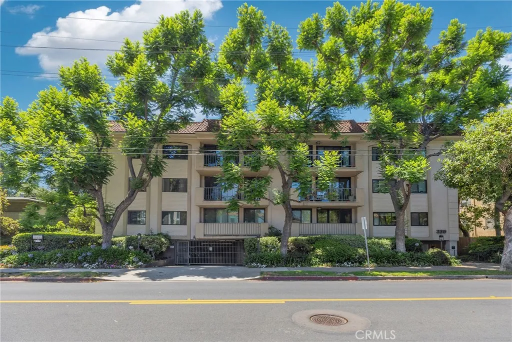 330 W California Boulevard 311, Pasadena, California 91105, 2 Bedrooms Bedrooms, ,2 BathroomsBathrooms,Residential,For Sale,California,WS25147236