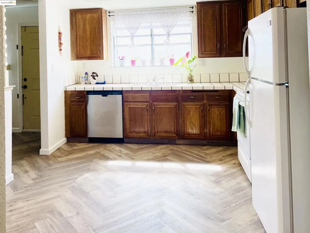 2585 El Portal Dr C, San Pablo, California 94806 home-pic-27