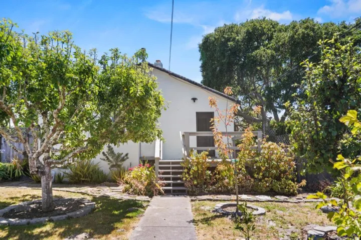 468 Gibson Avenue, Pacific Grove, California 93950
