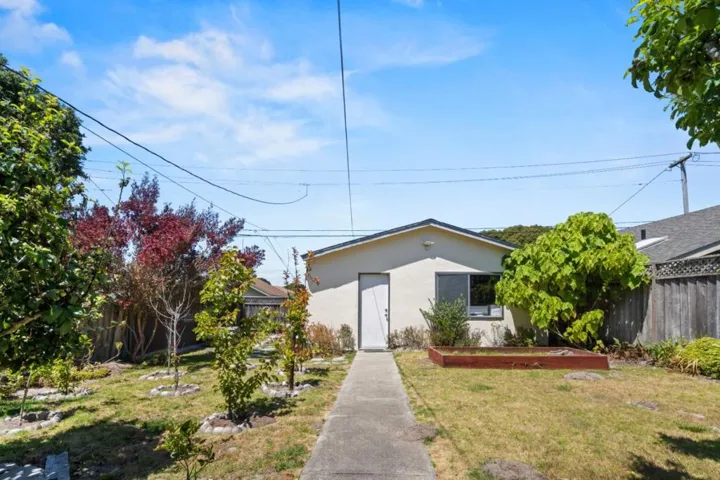 468 Gibson Avenue, Pacific Grove, California 93950