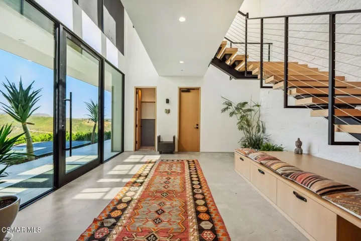 Daylight - Entry Way