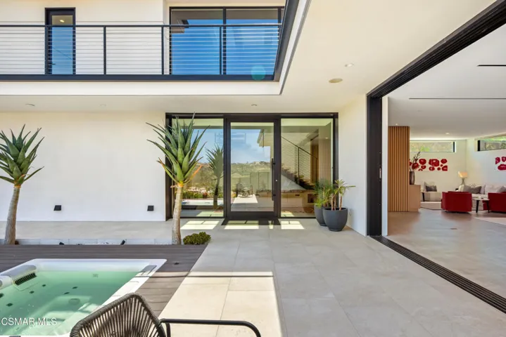 Daylight - Entry Way