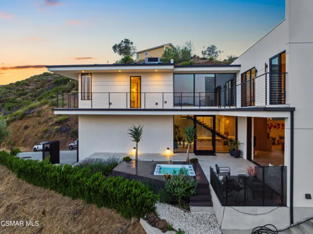 Twilight - Exterior