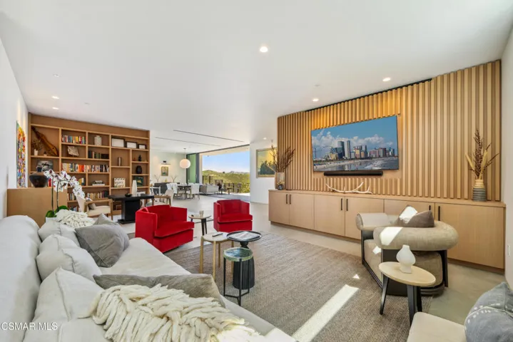 Daylight - Living Room
