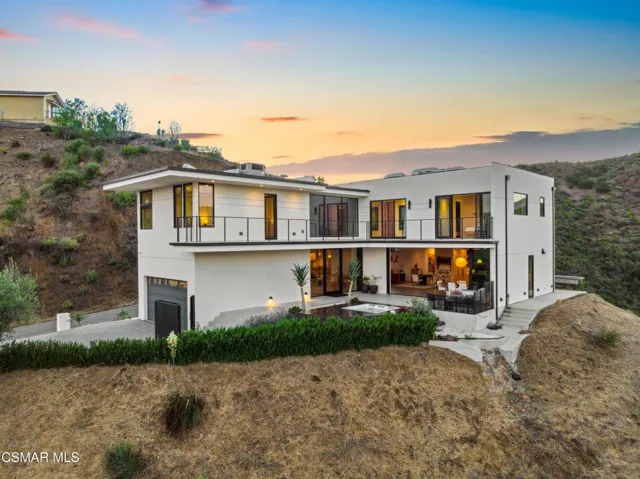 Twilight - Exterior