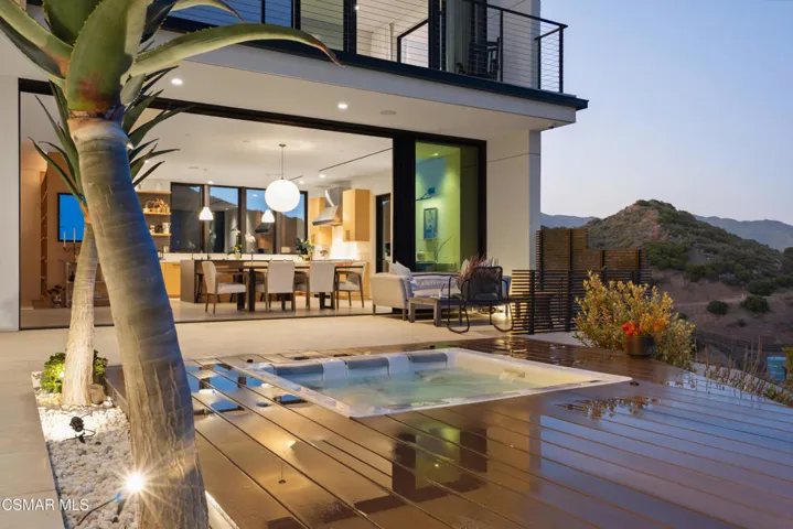 Twilight - Outdoor / Jacuzzi