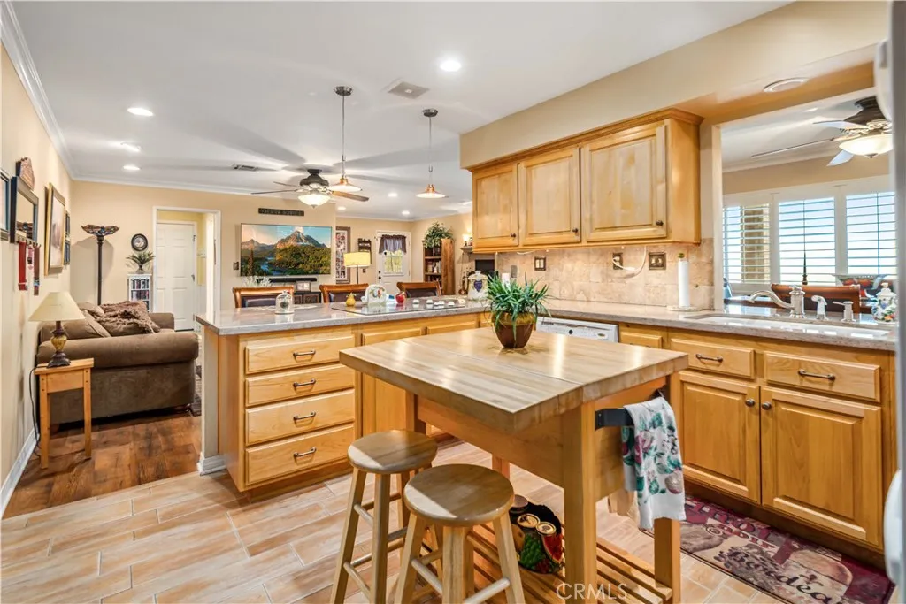 35870 Tierra Subida Avenue, Palmdale, California 93551 home-pic-19