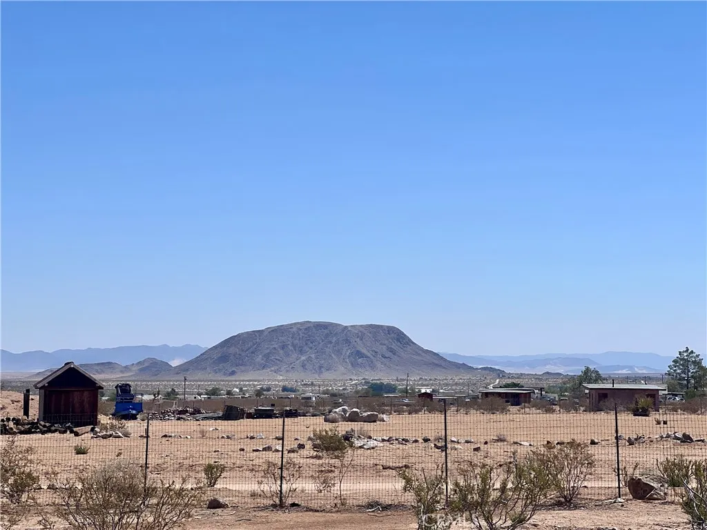 56056 Cone Boulevard, Landers, California 92285 home-pic-34