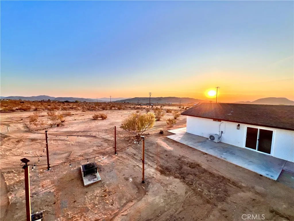 56056 Cone Boulevard, Landers, California 92285 home-pic-11
