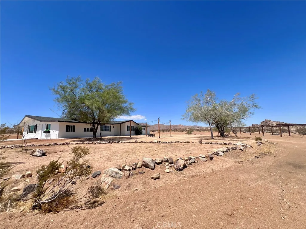 56056 Cone Boulevard, Landers, California 92285 home-pic-3