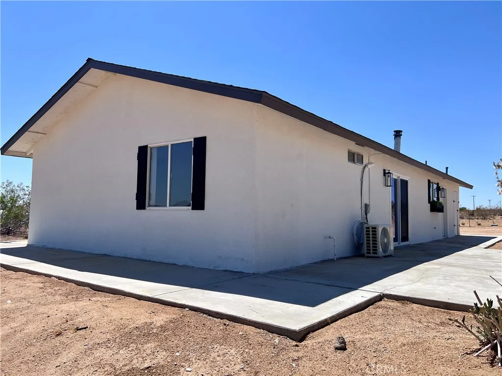 56056 Cone Boulevard, Landers, California 92285 home-pic-8