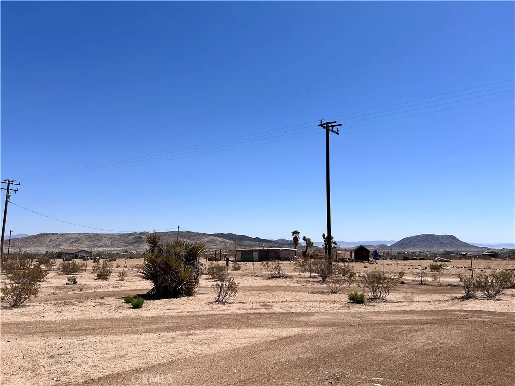 56056 Cone Boulevard, Landers, California 92285 home-pic-35