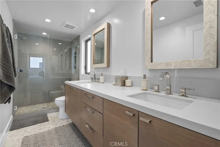 Upper Unit 2nd Bathroom