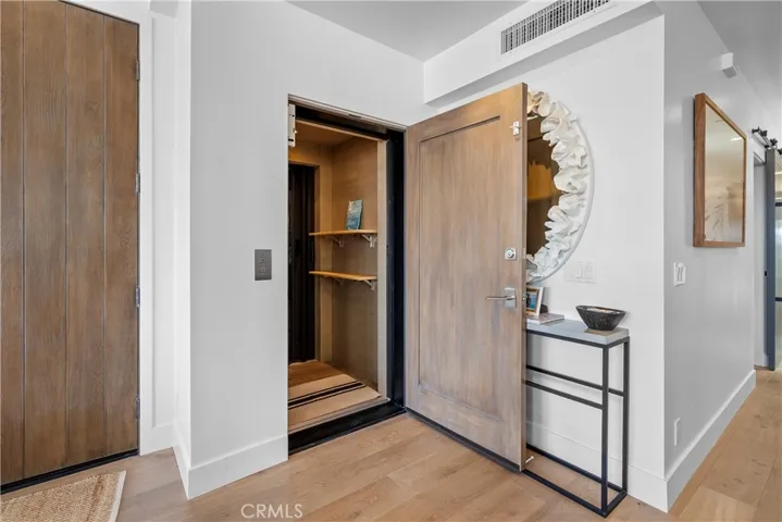 Upper Unit Elevator