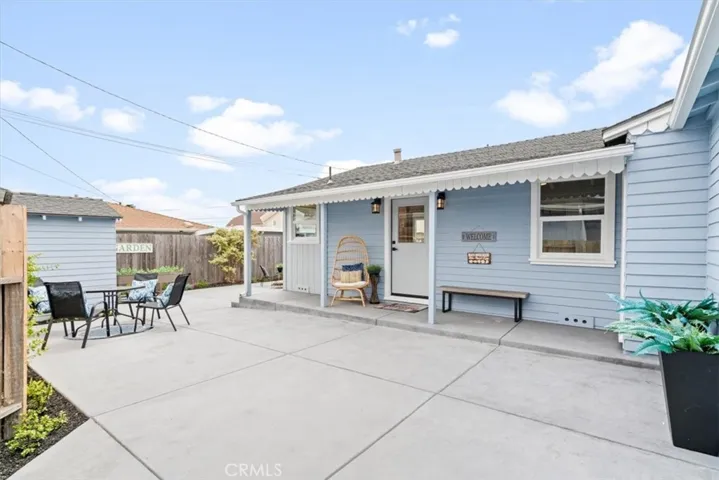 Back house, single family 3 bedroom/ 1 bath with garage and laundry, fenced​​‌​​​​‌​​‌‌​​‌​​​‌‌​​​‌​​‌‌​​‌‌​​‌‌​​​​ yard.