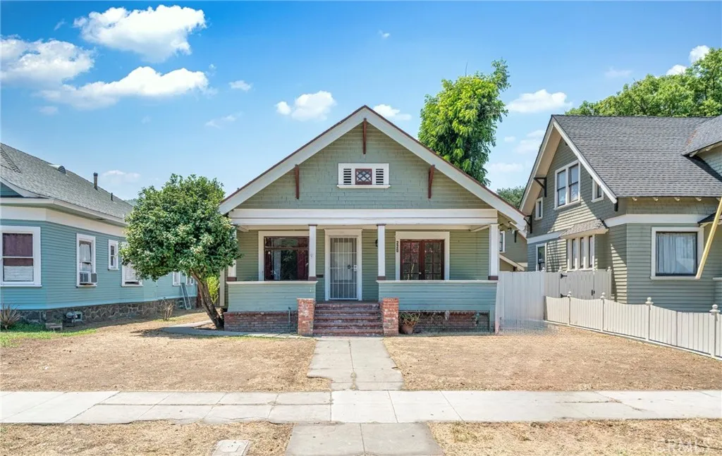 220 E Kingsley Avenue, Pomona, California 91767, 3 Bedrooms Bedrooms, ,2 BathroomsBathrooms,Residential Lease,For Rent,Kingsley,TR25149199