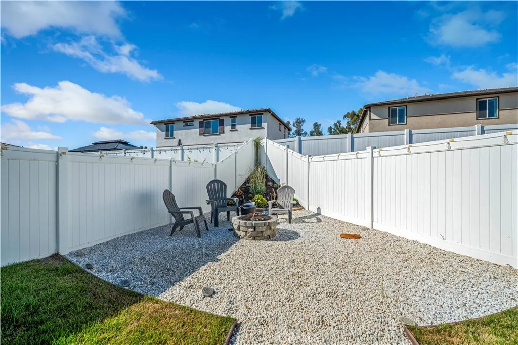 36300 Firelight Circle, Wildomar, California 92595 home-pic-27
