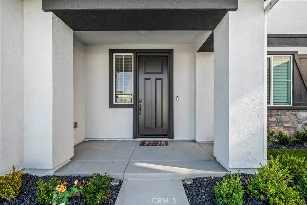 36300 Firelight Circle, Wildomar, California 92595 home-pic-2