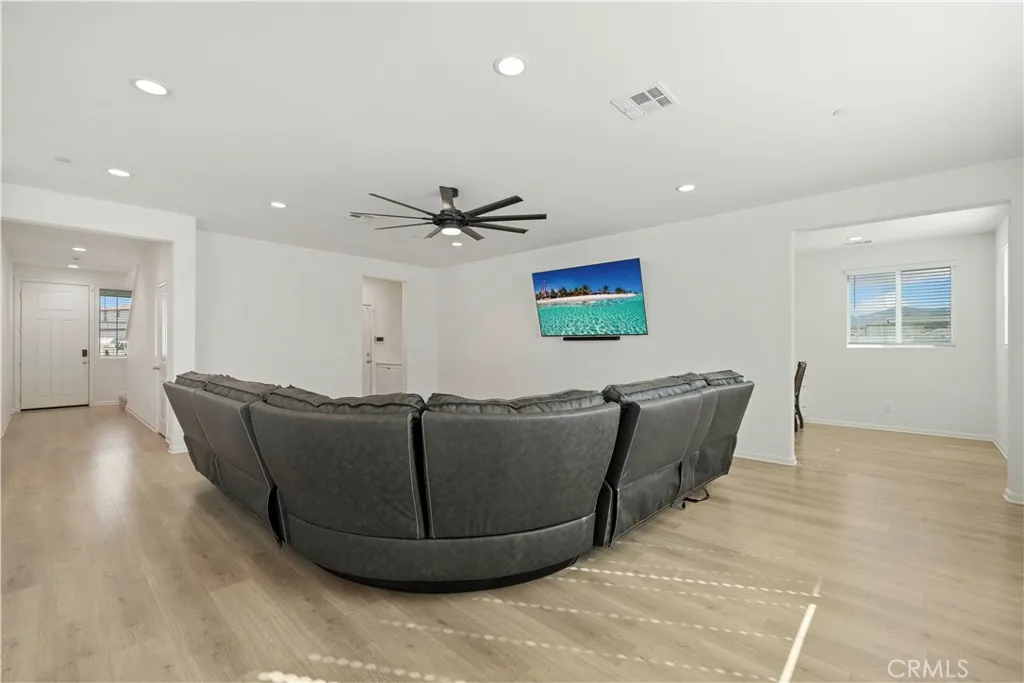 36300 Firelight Circle, Wildomar, California 92595 home-pic-12