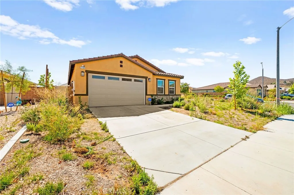 27108 Oncore Drive, Menifee, California 92585 home-pic-13