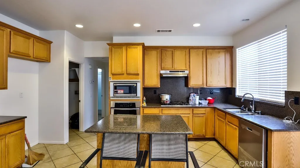 14131 Desert Rose Street, Hesperia, California 92344 home-pic-16