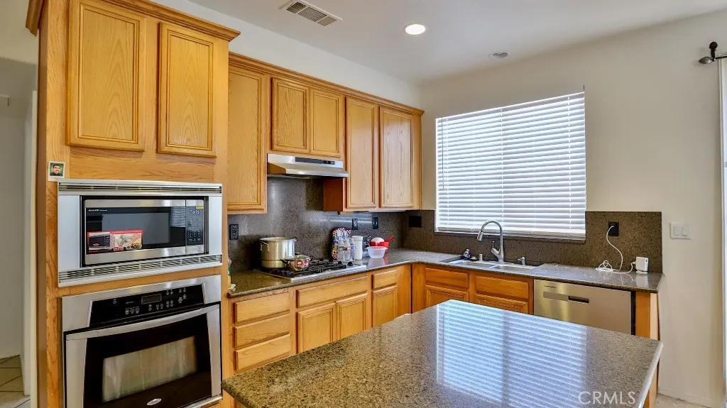 14131 Desert Rose Street, Hesperia, California 92344 home-pic-15