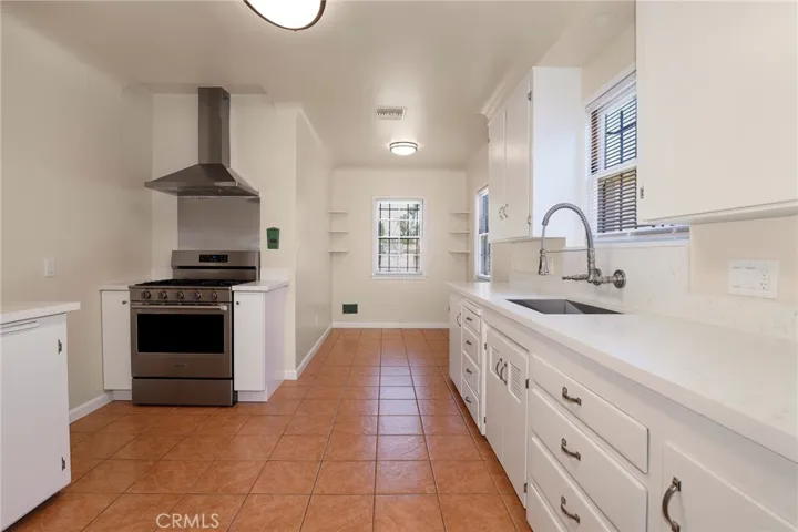 2451 Pine Avenue, Long Beach, California 90806