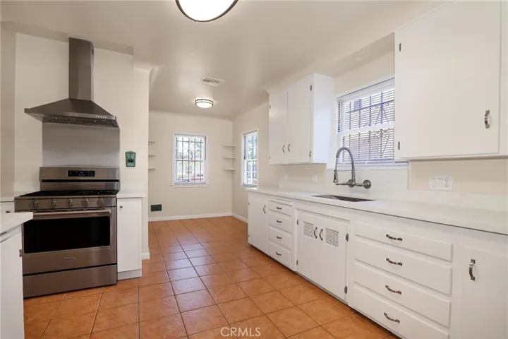 2451 Pine Avenue, Long Beach, California 90806