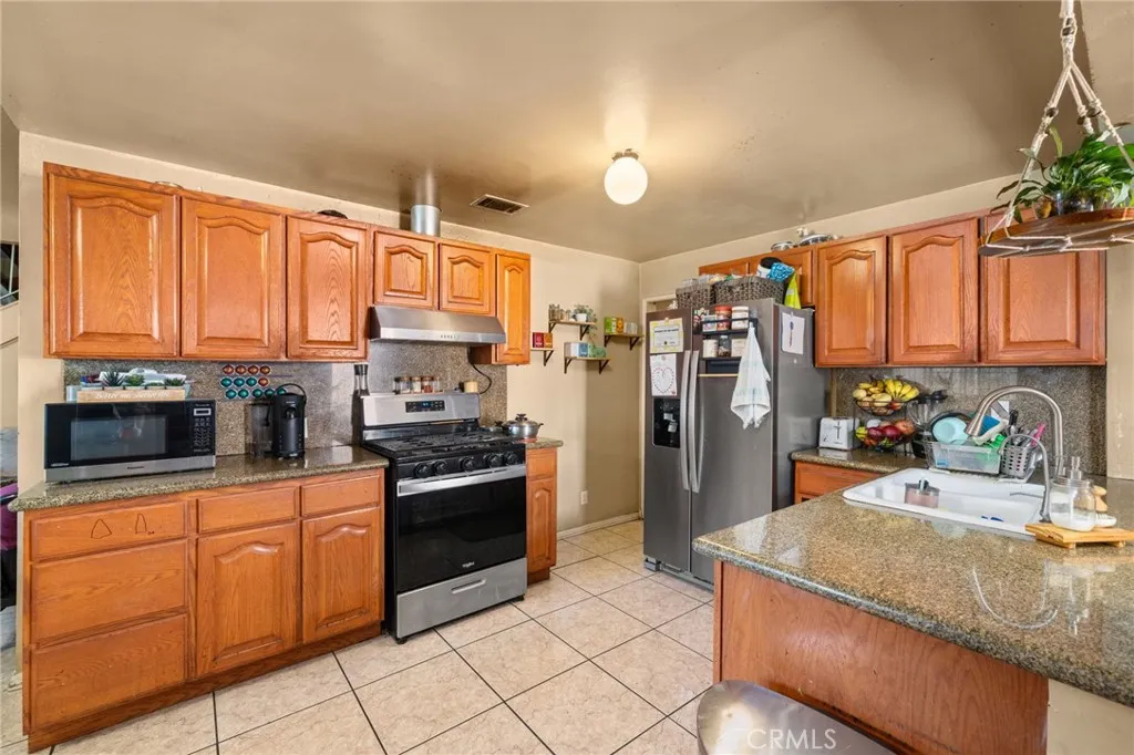 15355 Eucalyptus Avenue, Bellflower, California 90706 home-pic-8