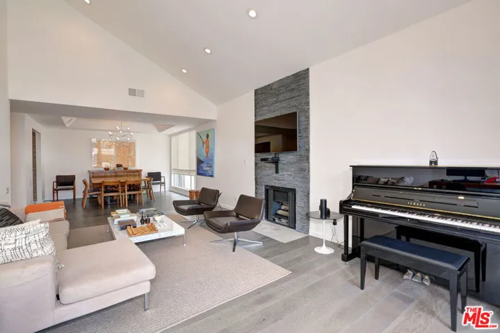 10640 Wilkins Avenue 302, Los Angeles, California 90024