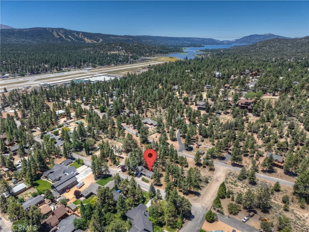 1109 Holden Avenue, Big Bear City, California 92314 home-pic-4