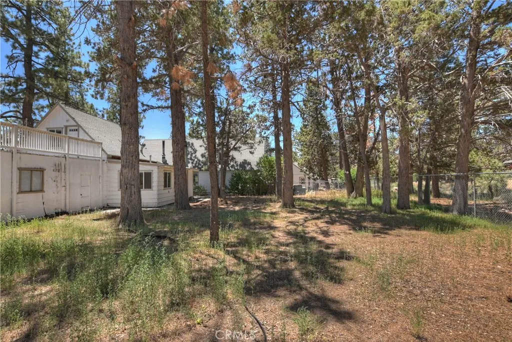 1109 Holden Avenue, Big Bear City, California 92314 home-pic-37
