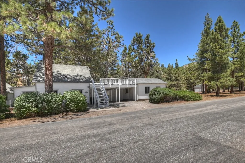 1109 Holden Avenue, Big Bear City, California 92314 home-pic-48