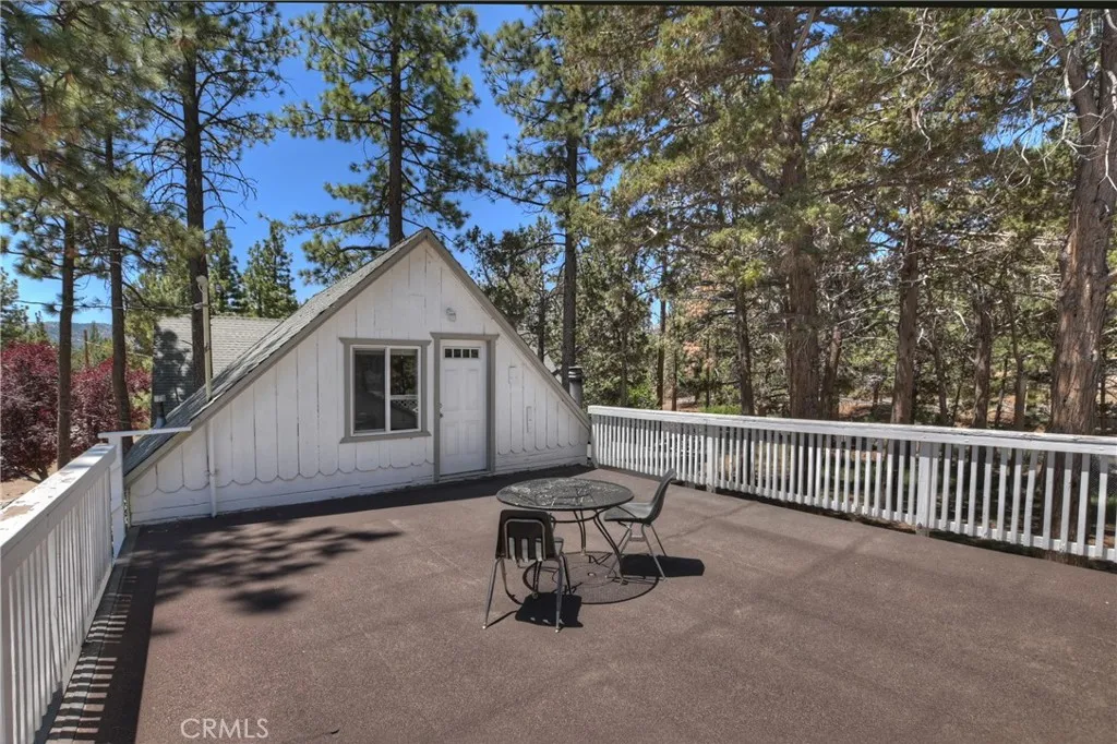 1109 Holden Avenue, Big Bear City, California 92314 home-pic-33