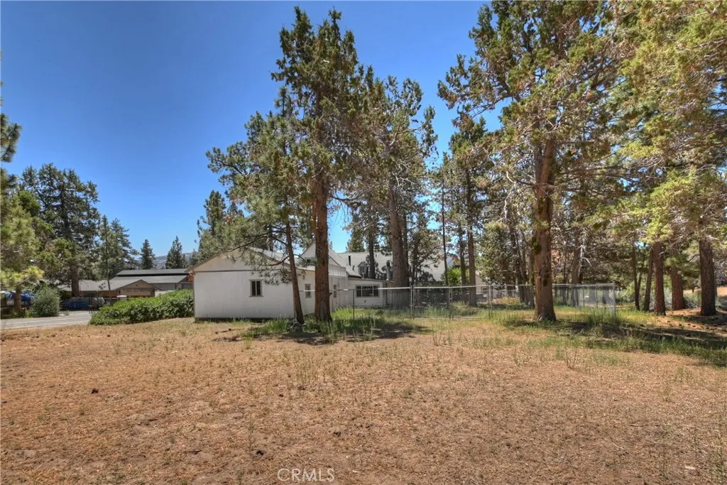 1109 Holden Avenue, Big Bear City, California 92314 home-pic-46