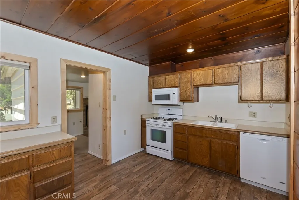 1109 Holden Avenue, Big Bear City, California 92314 home-pic-19