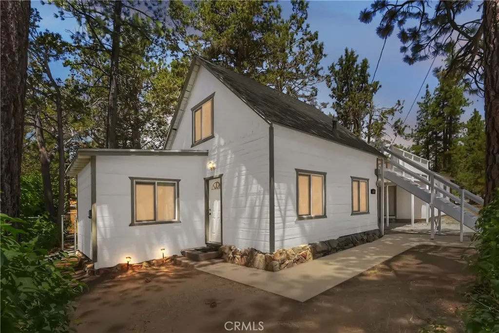 1109 Holden Avenue, Big Bear City, California 92314 home-pic-2