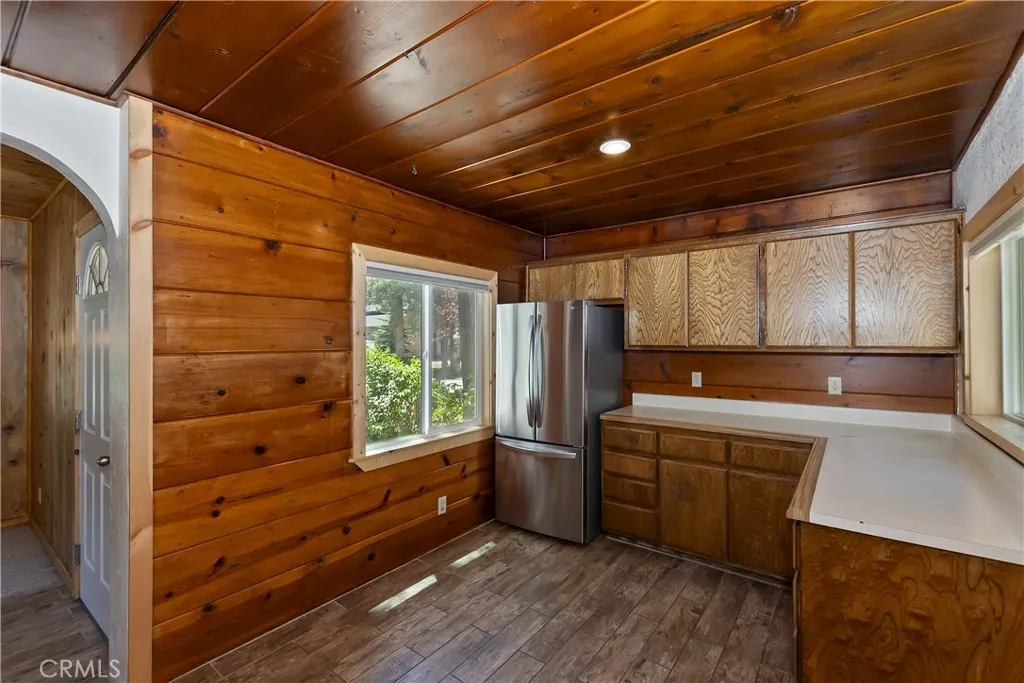 1109 Holden Avenue, Big Bear City, California 92314 home-pic-17