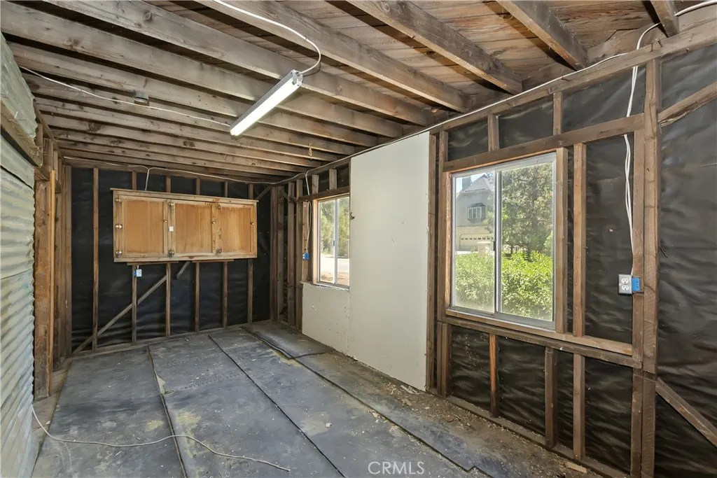 1109 Holden Avenue, Big Bear City, California 92314 home-pic-39