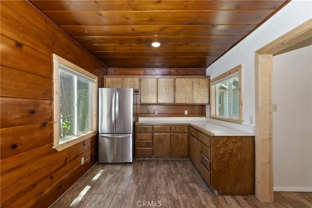 1109 Holden Avenue, Big Bear City, California 92314 home-pic-16