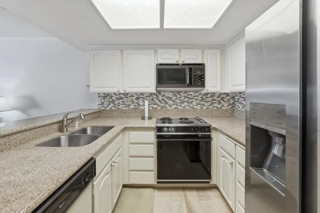 500 E Amado Road 511, Palm Springs, California 92262 home-pic-17