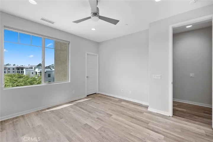 168 Harringay, Irvine, California 92618