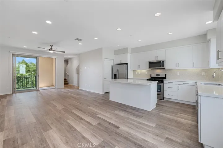168 Harringay, Irvine, California 92618