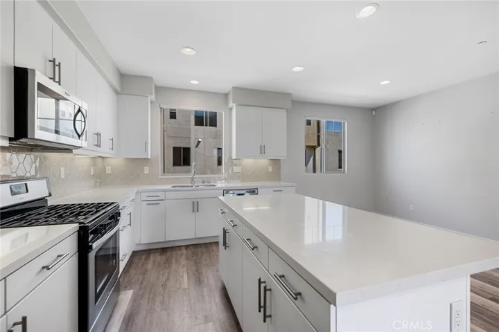 168 Harringay, Irvine, California 92618