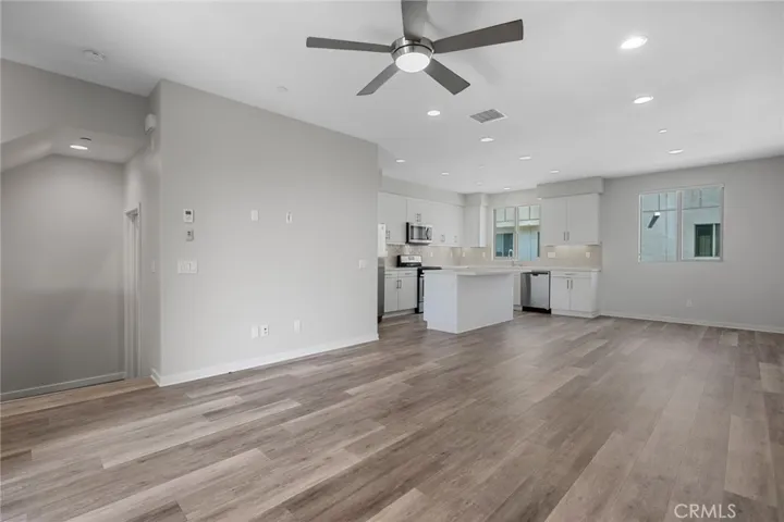 168 Harringay, Irvine, California 92618