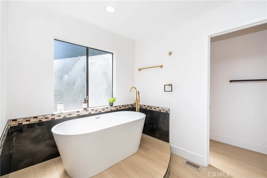 16066 Rancho Verde Circle, Riverside, California 92506 home-pic-13